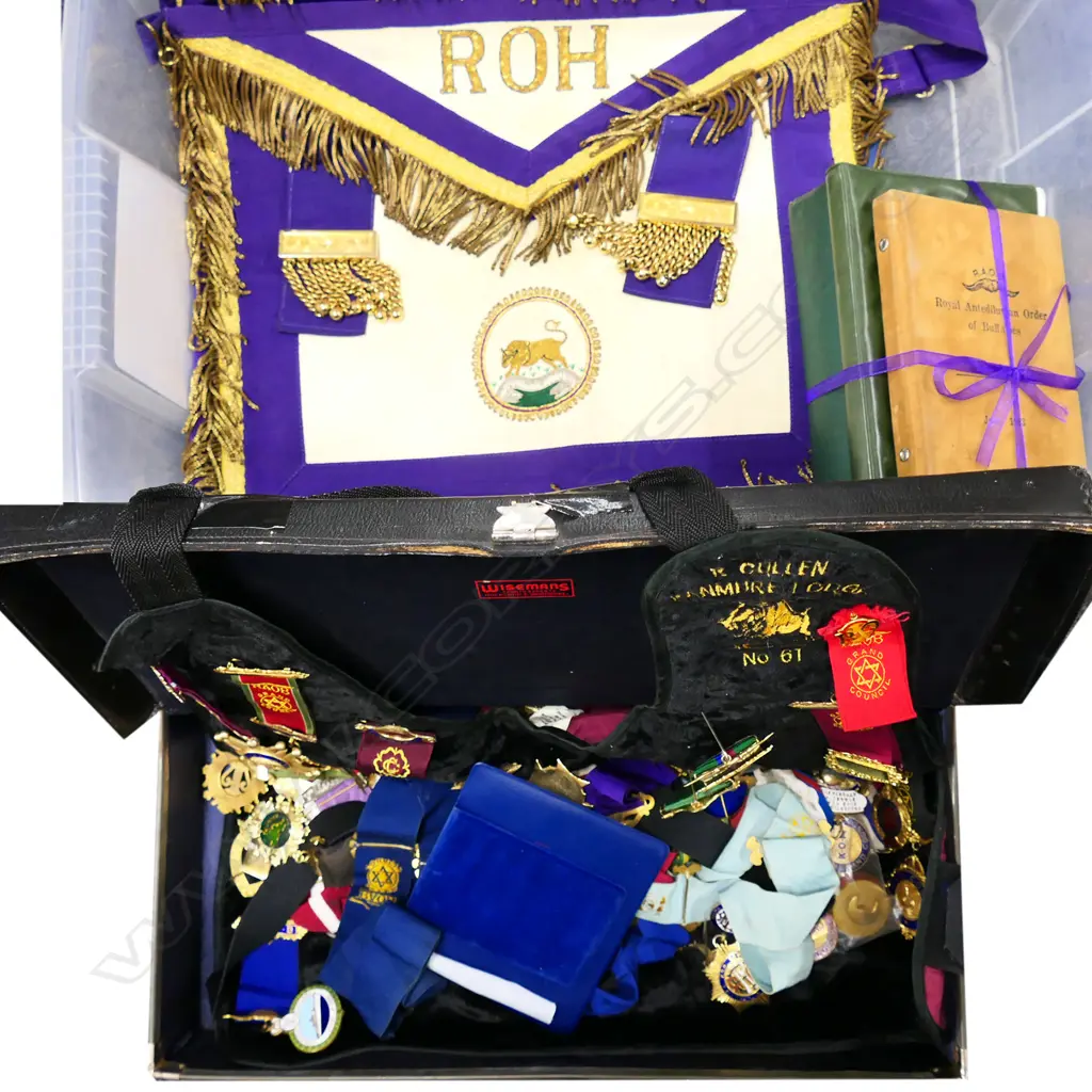 BOX LOT MASONIC MEDALS, APRONS, BOOKS, ETC Image 1++