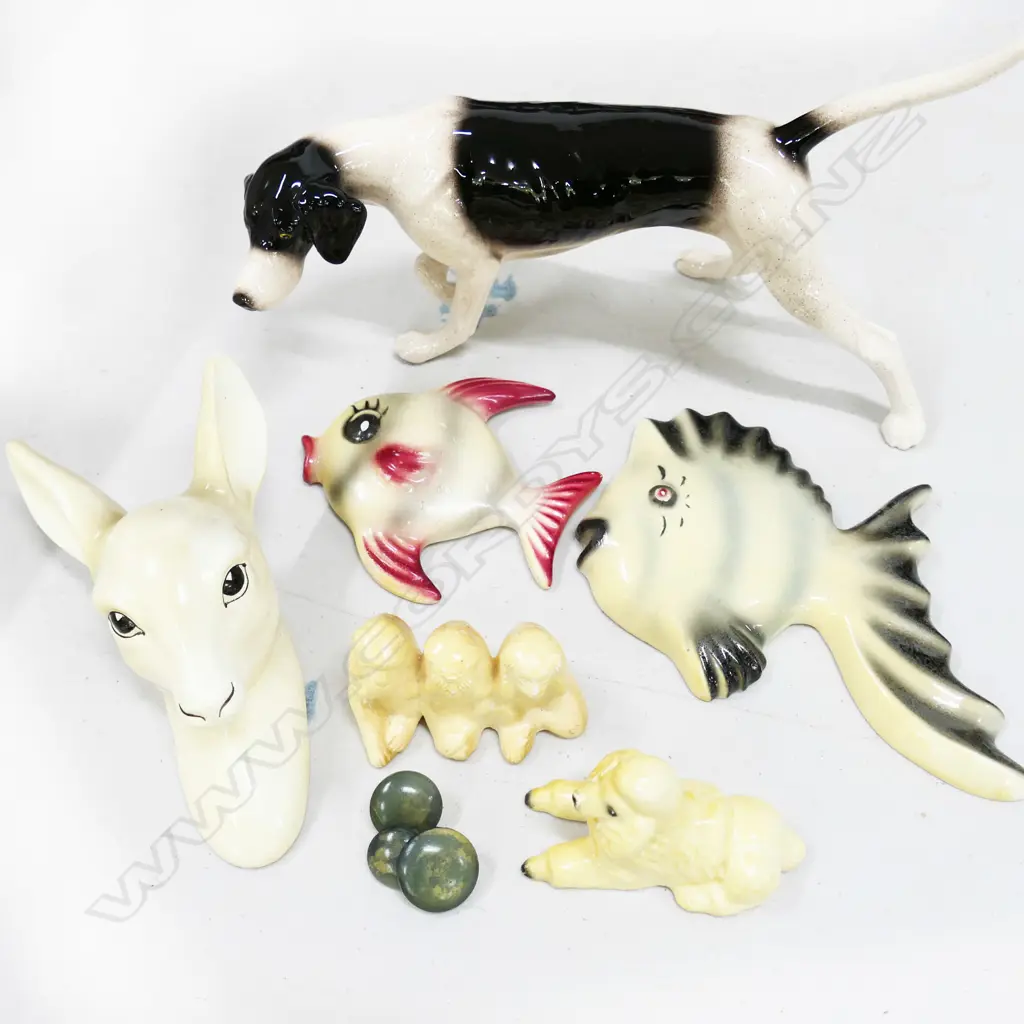 SMALL BOX KAMALOT CERAMIC DOG L260MM & NZ PLASTER ANIMALS & FISH WALL ORNS Image 1++