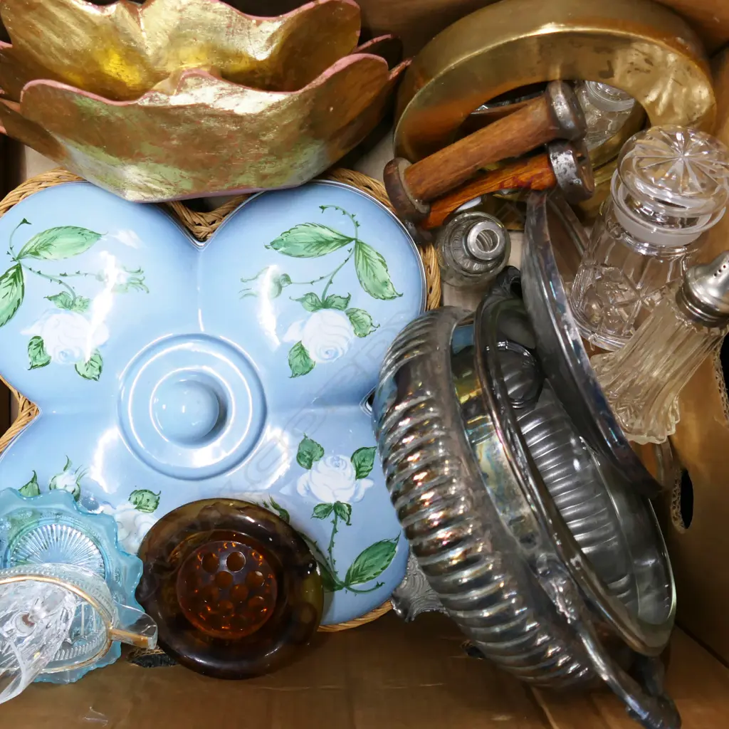 BOX LOT 2 GILT BOWLS & CONVEX FRAME, EP DISH ETC Image 1++