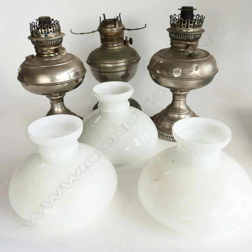 BOX LOT 3 KEROSENE LAMPS Image 1++