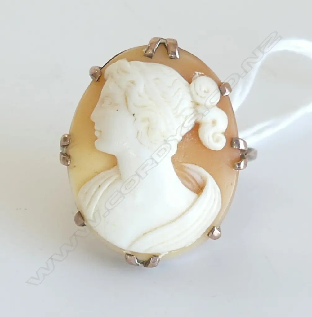 9CT GOLD & LGE CAMEO VINTAGE RING 8.1gms SIZE N1/2 APPROX Image 1++