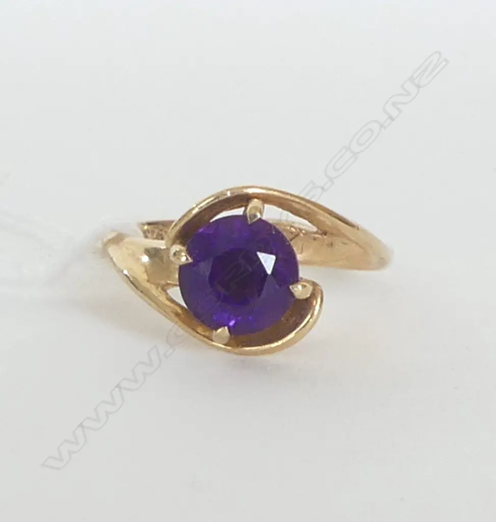 9ct RING w ROUND CUT AMETHYST, 3.0gm, size K Image 1++