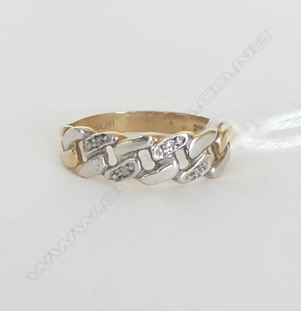 9ct BAND w DIAMOND CHIPS RING, 2.1gm, size N Image 1++