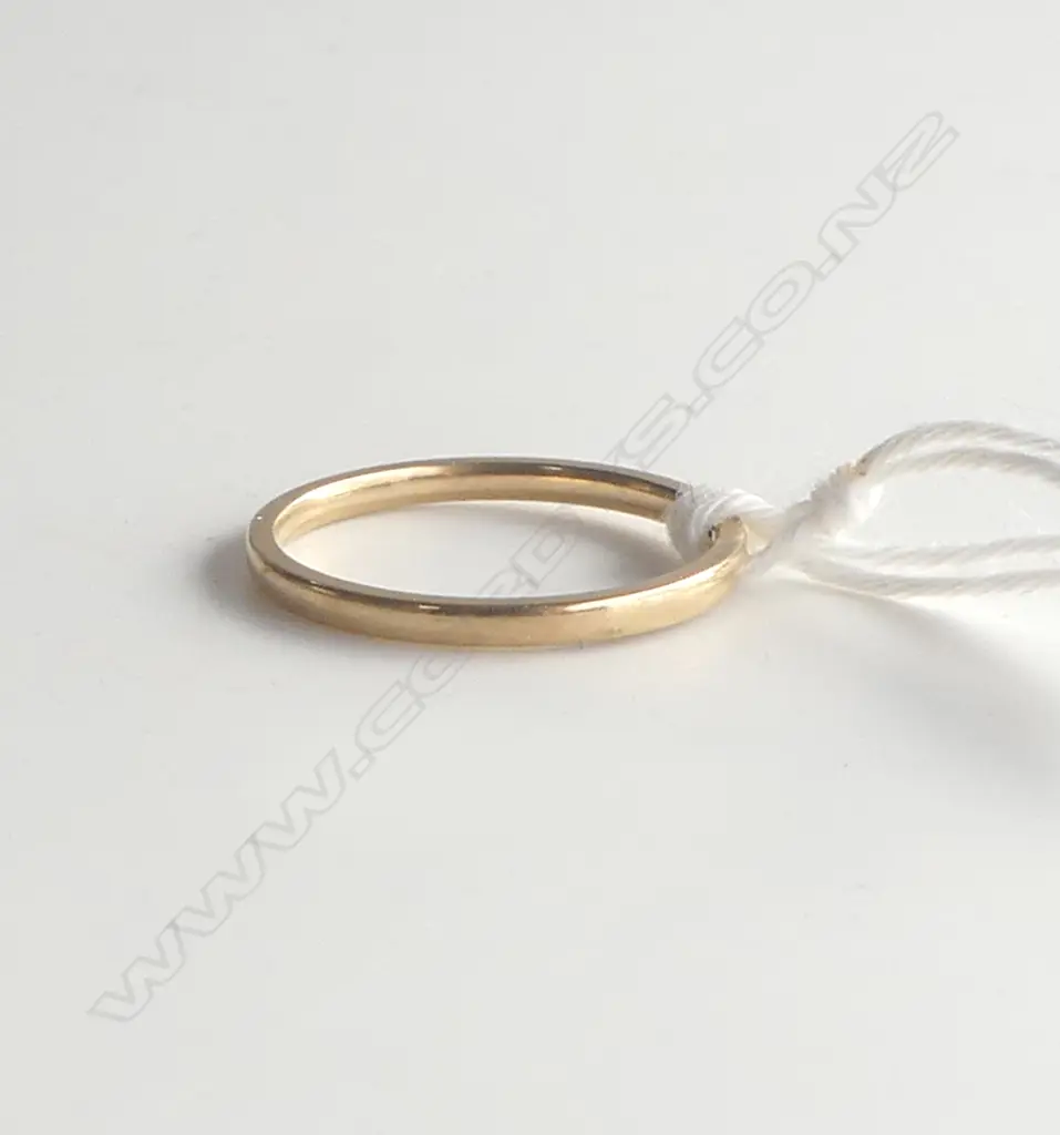18ct GOLD WEDDER, 1.4gms, size L Image 1++