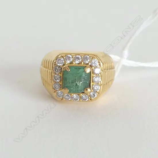 18CT YELLOW GOLD EMERALD FAULTED & FAUX DIAMOND RING 11gms