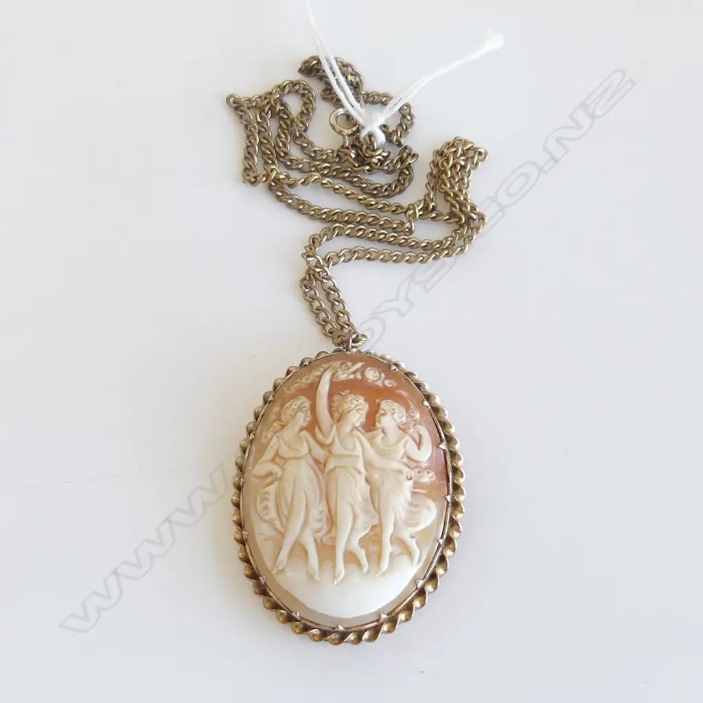 9ct GOLD FRAMED 3 GRACES CARVED CAMEO PENDANT BROOCH 11.9gms on plated chain Image 1++