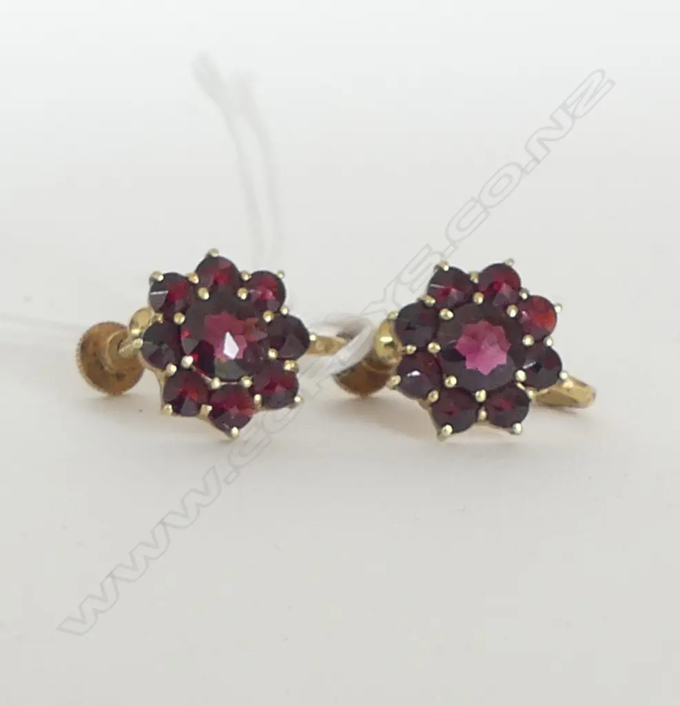 PR 14ct GARNET SCREW BACK EARRINGS Image 1++