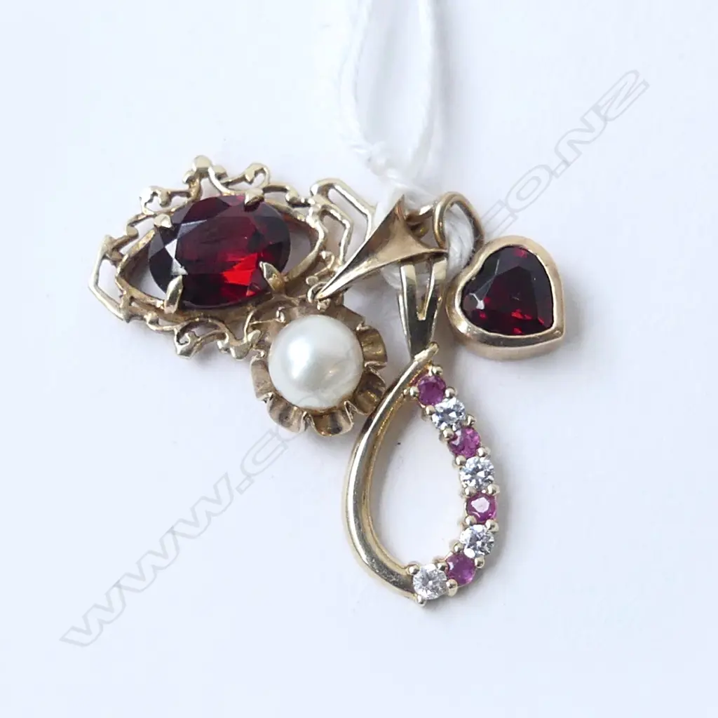 4 9ct & 10ct GOLD PENDANTS w RED & COLOURLESS GEMS, 5.2gm Image 1++