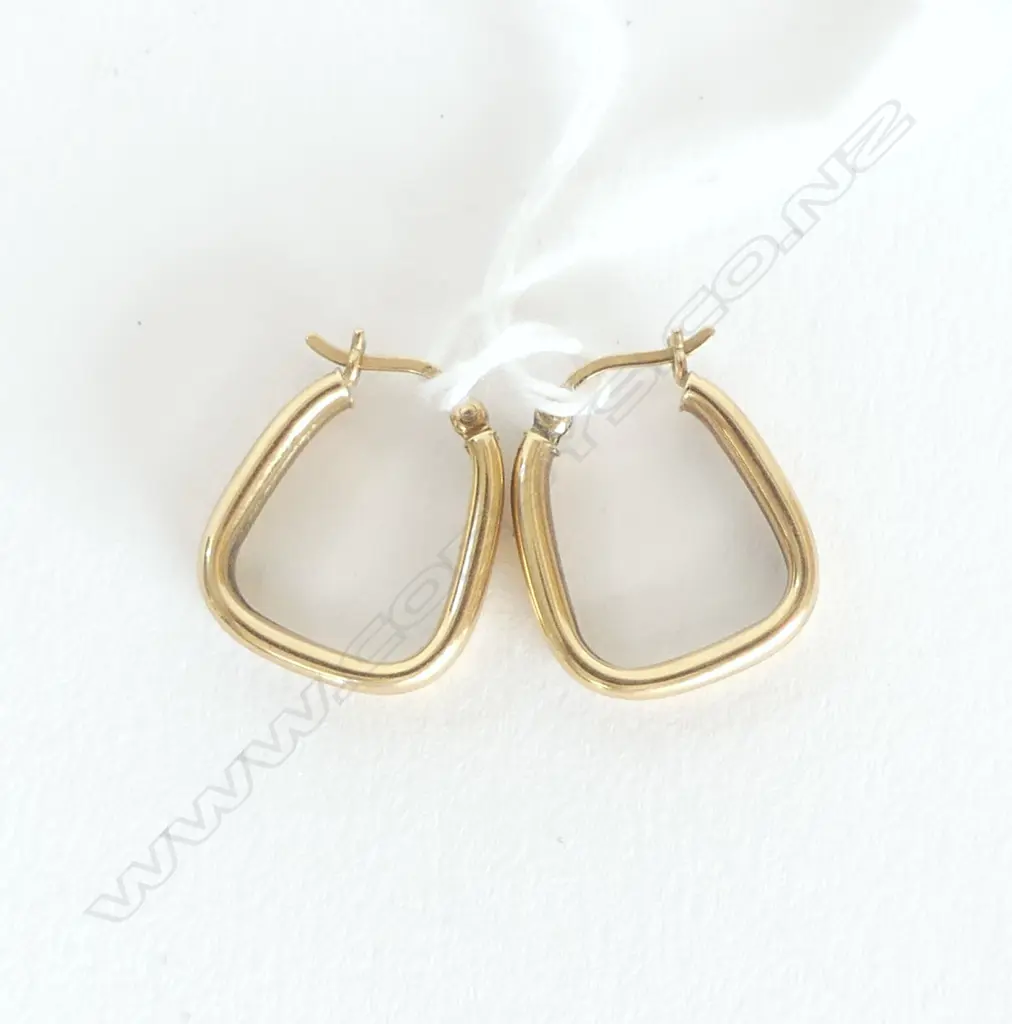 PR 9CT YELLOW GOLD OVAL SMALL HOOP EARRINGS  1.8 gms Image 1++