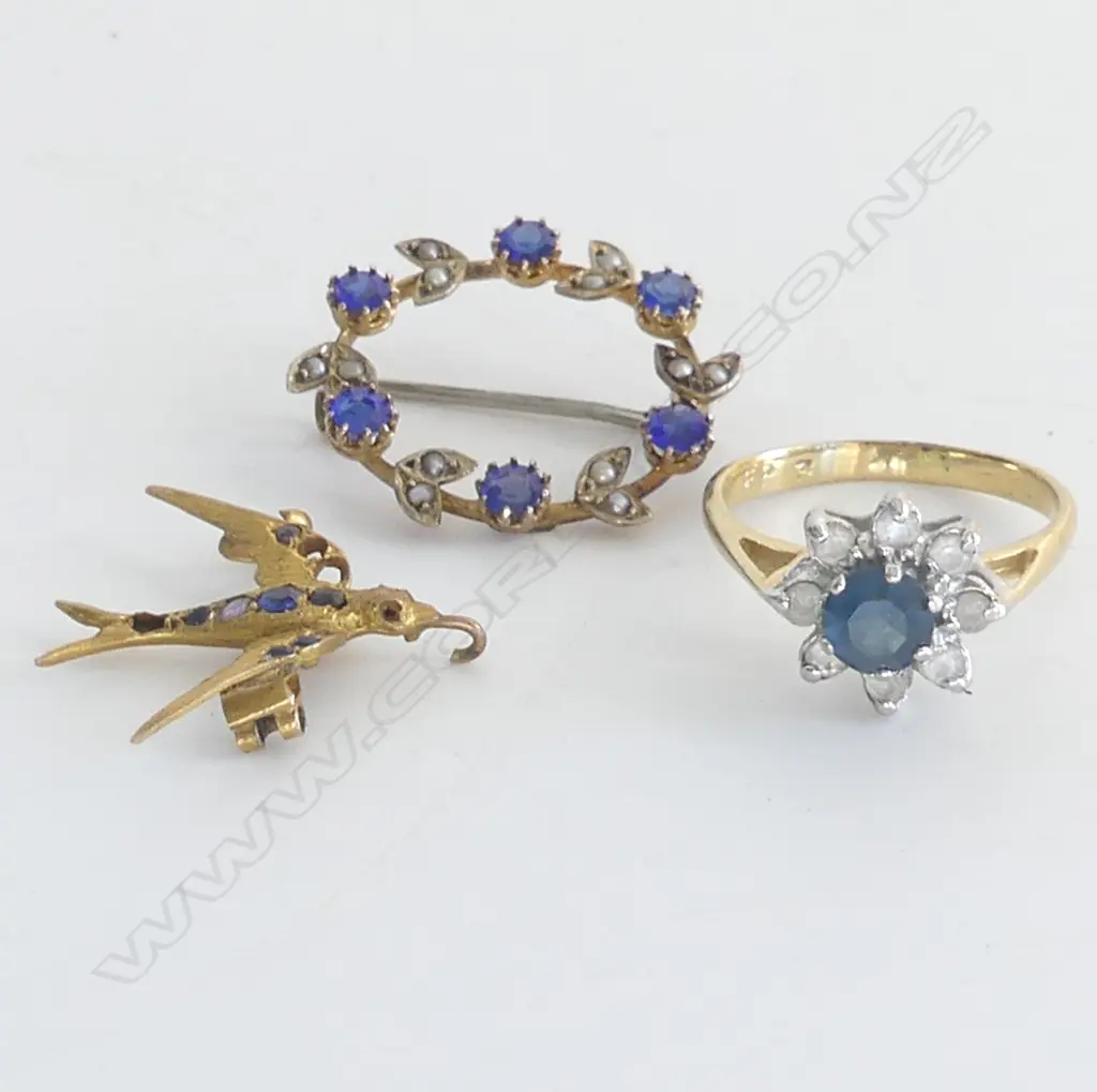 3 9ct GOLD JEWELLERY PCES; GEM SET RING + CIRCLE BROOCH + BIRD BROOCH some stone & bar missing 5.15gms Image 1++