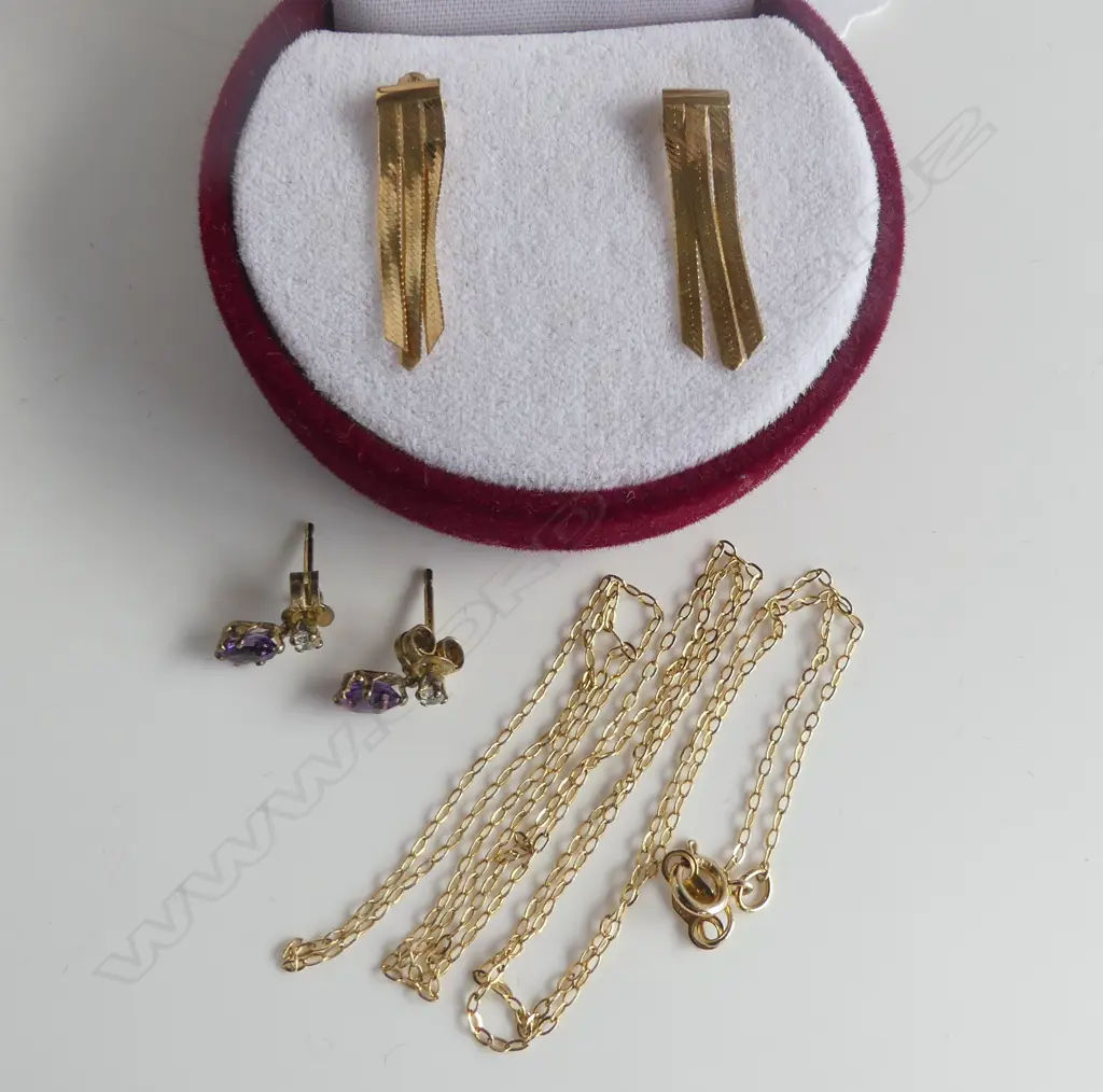 14ct GOLD FINE CHAIN, STAMPED, 1gm, 2 PR EARRINGS 1 w AMETHEST Image 1++