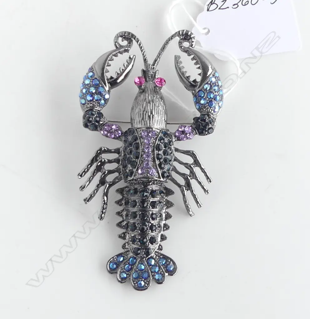 LRG DIAMANTE ARTICULATED LOBSTER BROOCH Image 1++