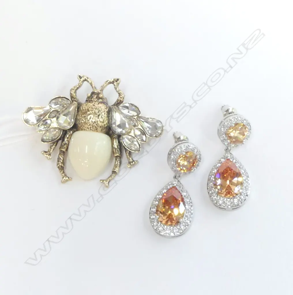 COSTUME BEE BROOCH & PR CITRINE LOOK & DIAMANTE EARRINGS Image 1++