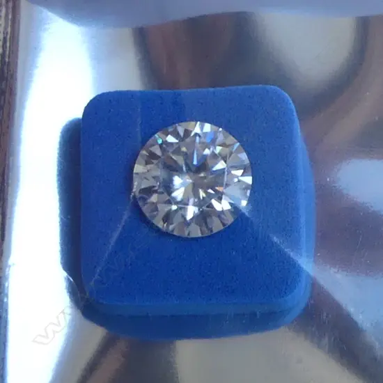 ROUND BRILLIANT 2ct MOISSANITE, WITH GRA CERTIFICATE