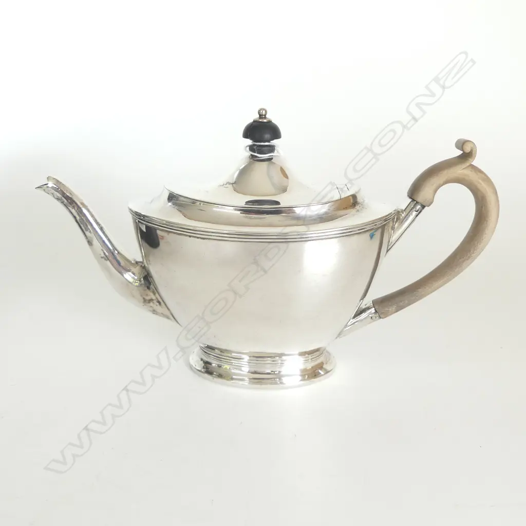 VICTORIAN SILVER BATCHELOR'S TEAPOT Georgian plain style London 1889. 328gms Oval. Crested w fox's head Image 1++