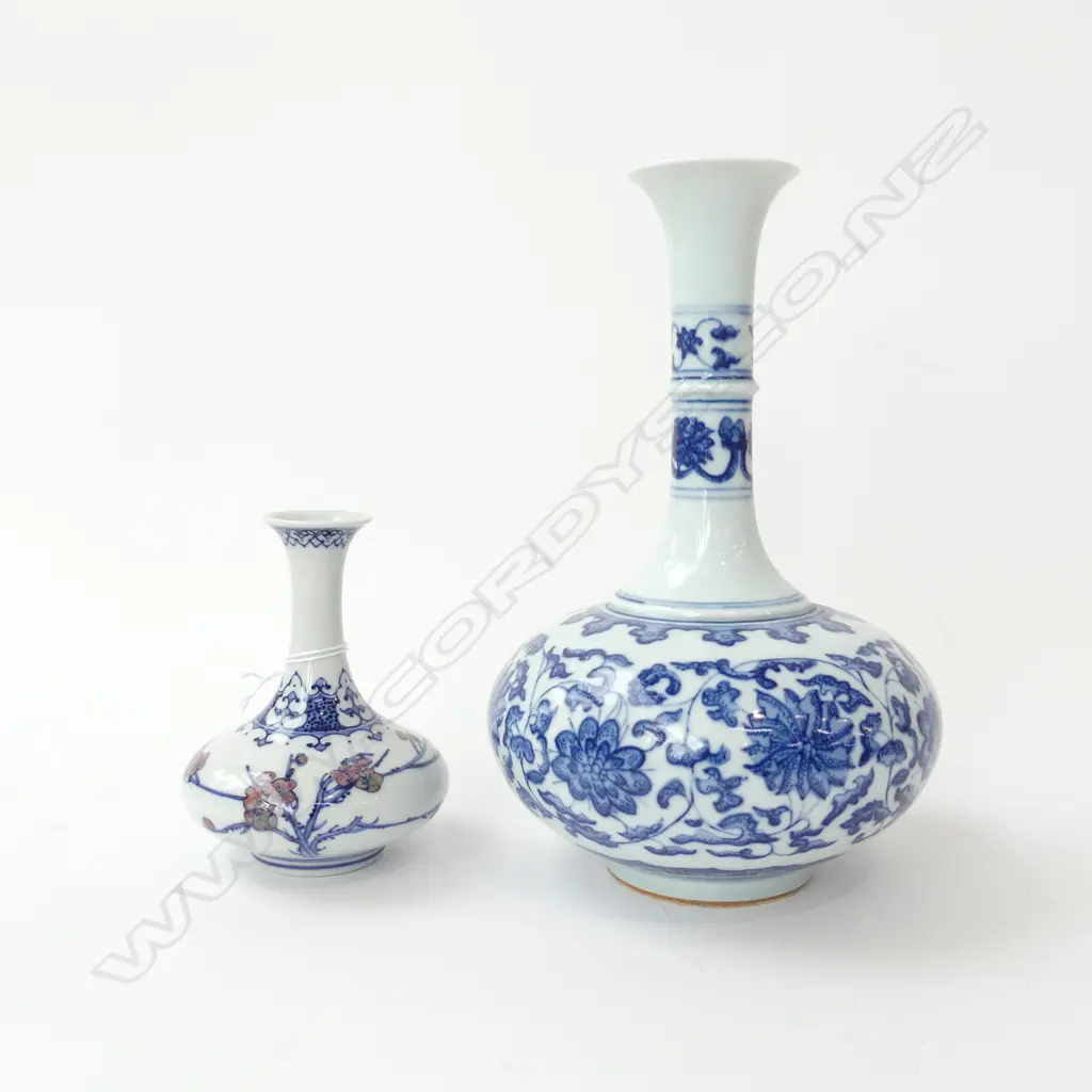 2 ORIENTAL B/W VASES H.250 / 125mm Image 1++
