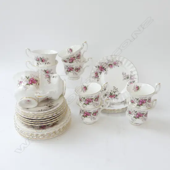 8 ROYAL ALBERT 'LAVENDER ROSE' TRIOS (4 LG,4 SML) + 2 CUPS & SAUCER