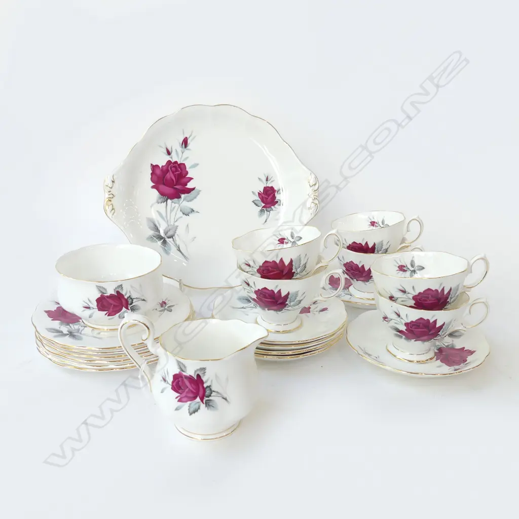 21 PCE ROYAL ALBERT 'SWEET ROMANCE' TEA SET; 6 TRIOS, MILK, SUGAR & CAKE PLATE Image 1++