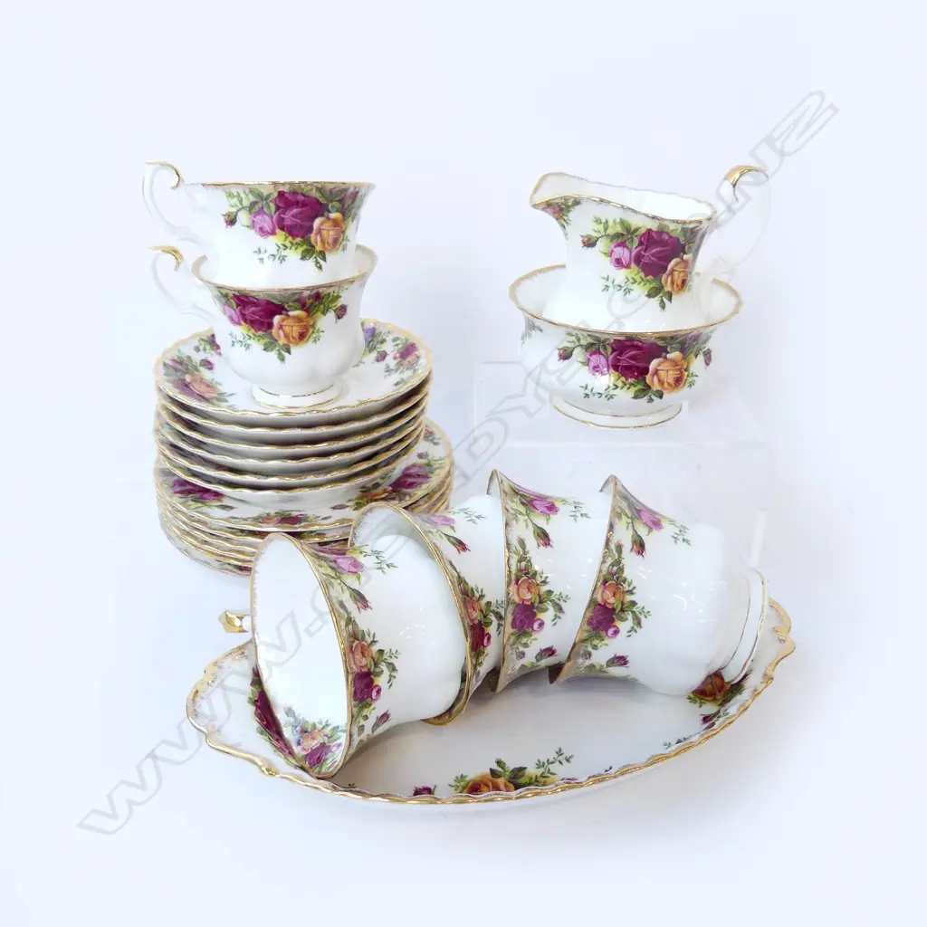 21 PCE ROYAL ALBERT OLD COUNTRY ROSES TEA SET; 6 TRIOS, MILK, SUGAR, PLATE Image 1++