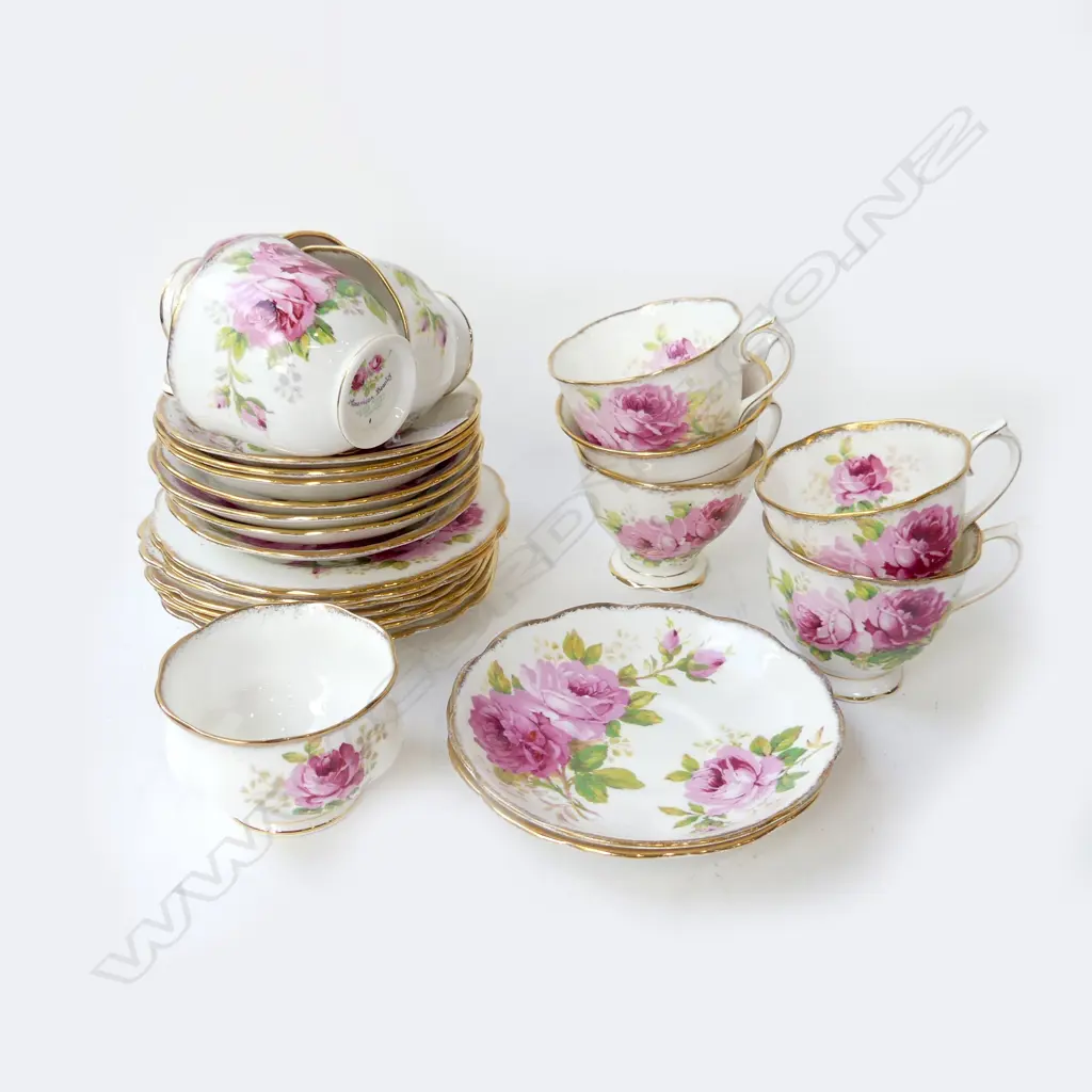 25 PCES ROYAL ALBERT AMERICAN BEAUTY; 8 CUPS, 9 SAUCERS, 7 SIDE PLATES, SUGAR Image 1++