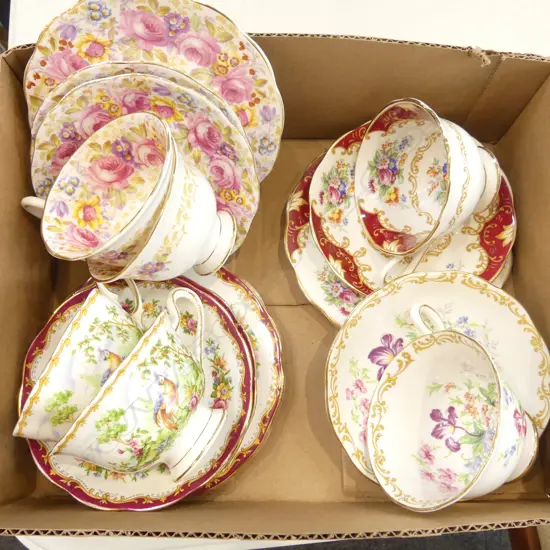 4 ROYAL ALBERT TRIOS + 2 C/S