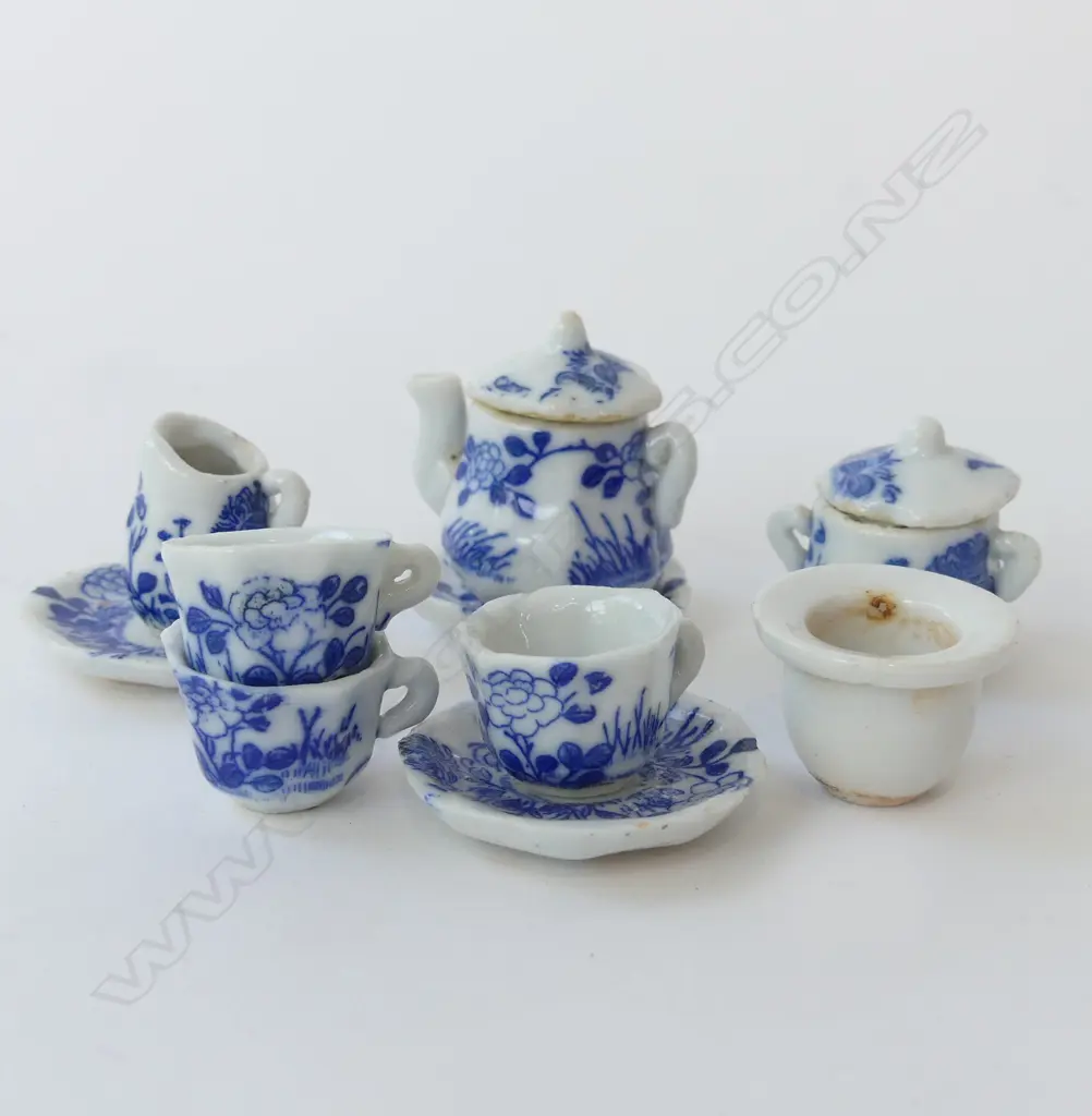MINIATURE CHILDS BL/WH LITTLE TEASET  Image 1++