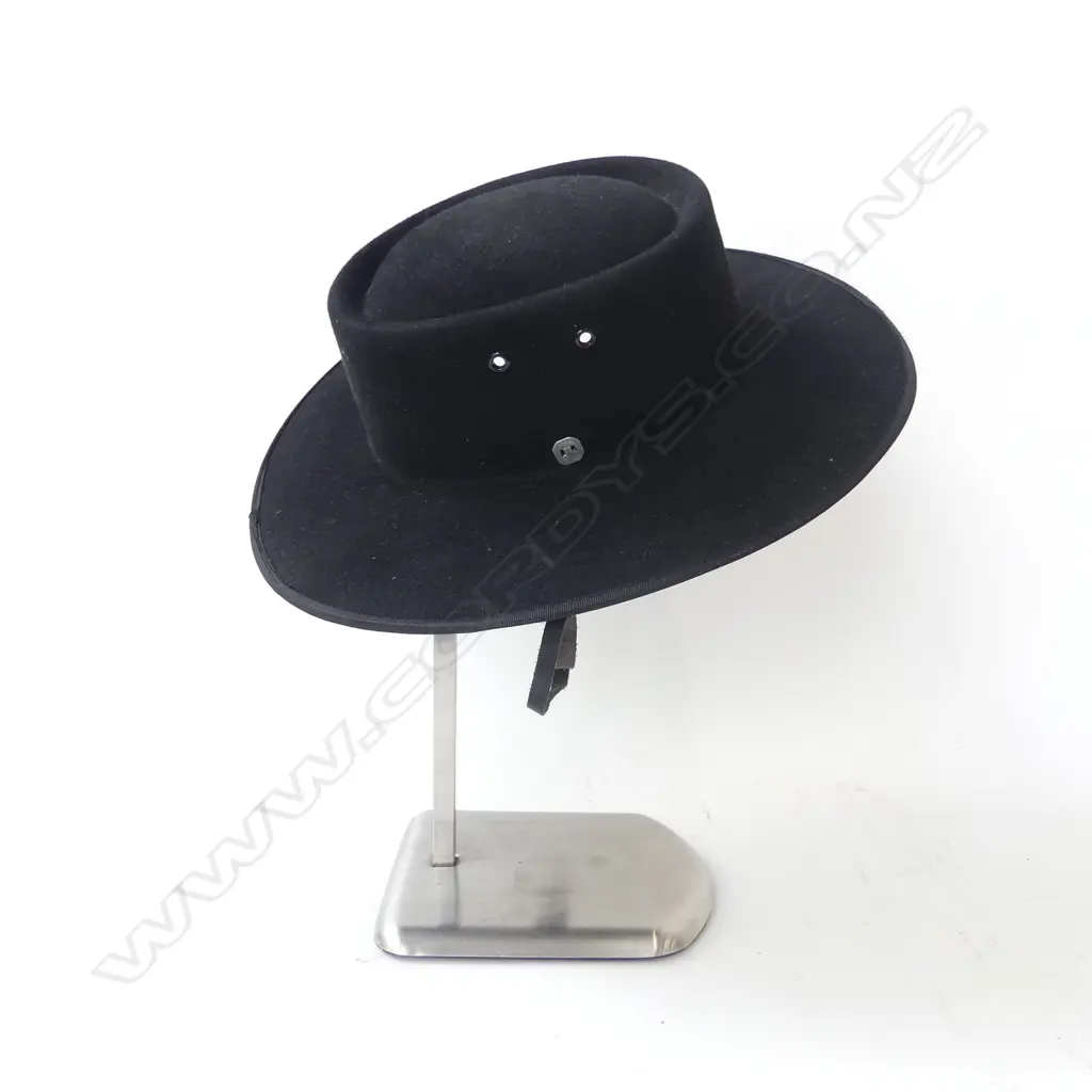 GENUINE FURFELT HAT NZ MADE WITH STAND  Image 1++