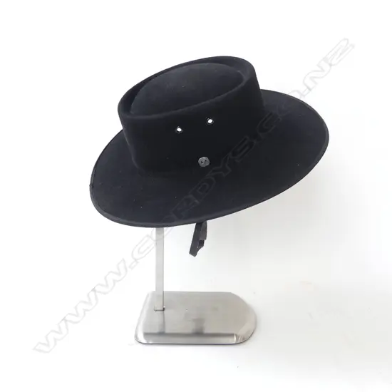GENUINE FURFELT HAT NZ MADE WITH STAND 