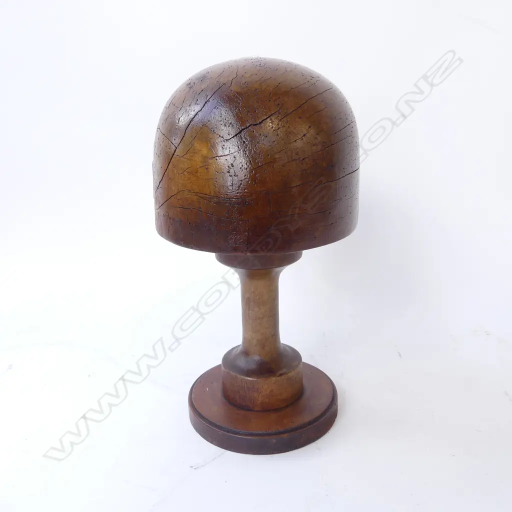 VINTAGE NZ KAURI WOODEN HAT BLOCK, H.300mm Image 1++
