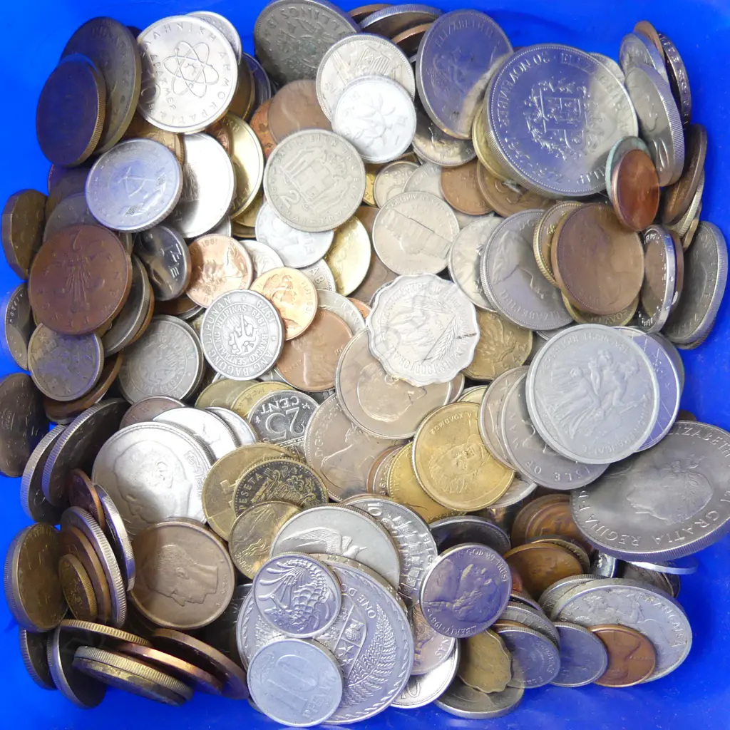 TUB ASST. WORLD COINS Image 1++