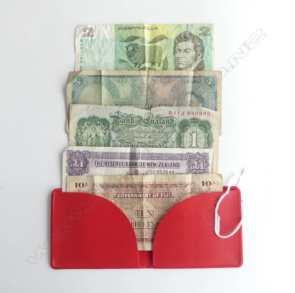 5 OLD BANKNOTES: £1 NZ Fleming + 10/- & 5/- Fiji + £1 UK + $2 Australia Image 1++