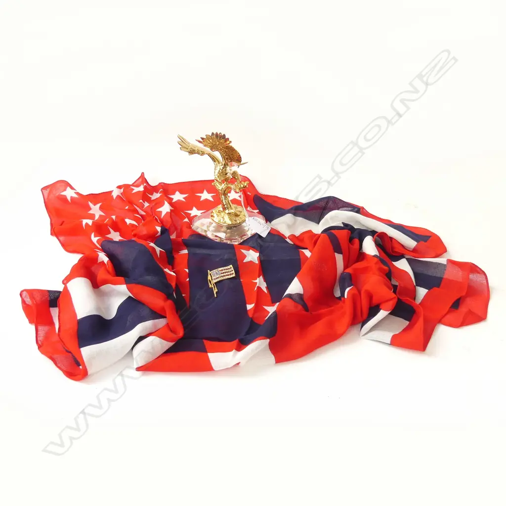 LENCIA GOLD & CRYSTAL EAGLE H.155mm + USA FLAG SCARF & BROOCH  Image 1++
