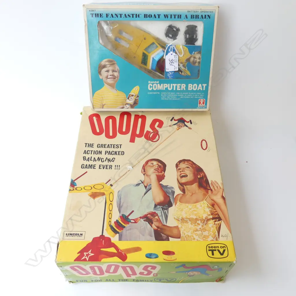 1960S BOXED KIDS GAME 'OOPS' A LINCOLN TOY 375X328mm & BOXED 'COMPUTER BOAT' TOY Image 1++