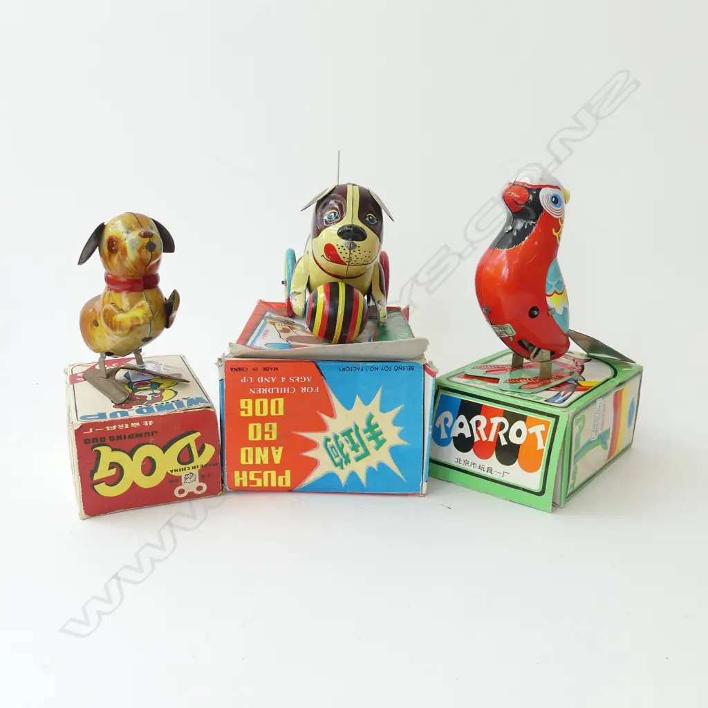 3 RETRO CHINESE TIN TOYS, BOXED (PARROT & 2 DOGS) Image 1++