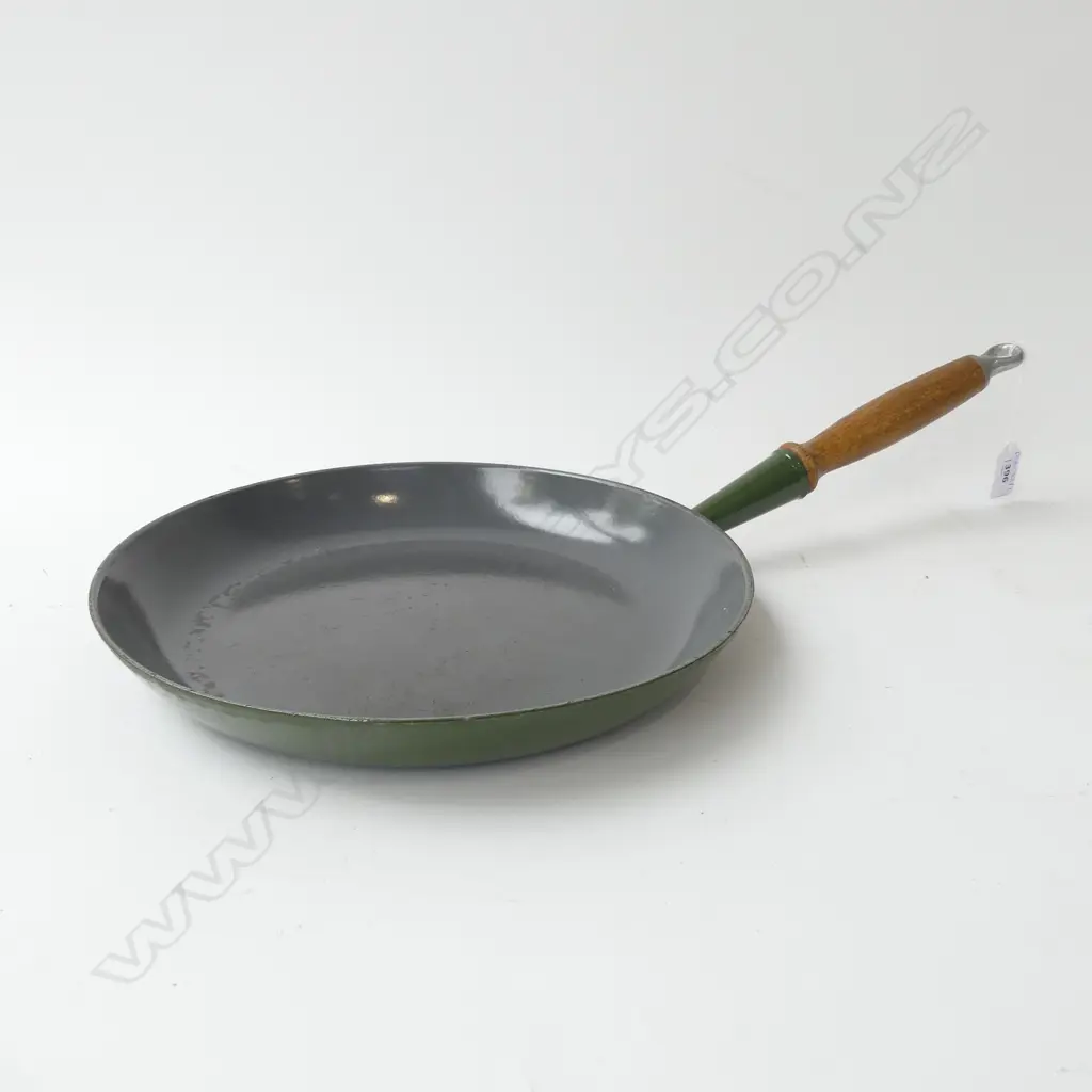 LE CRUSET #29 PAN 300mm dia Image 1++