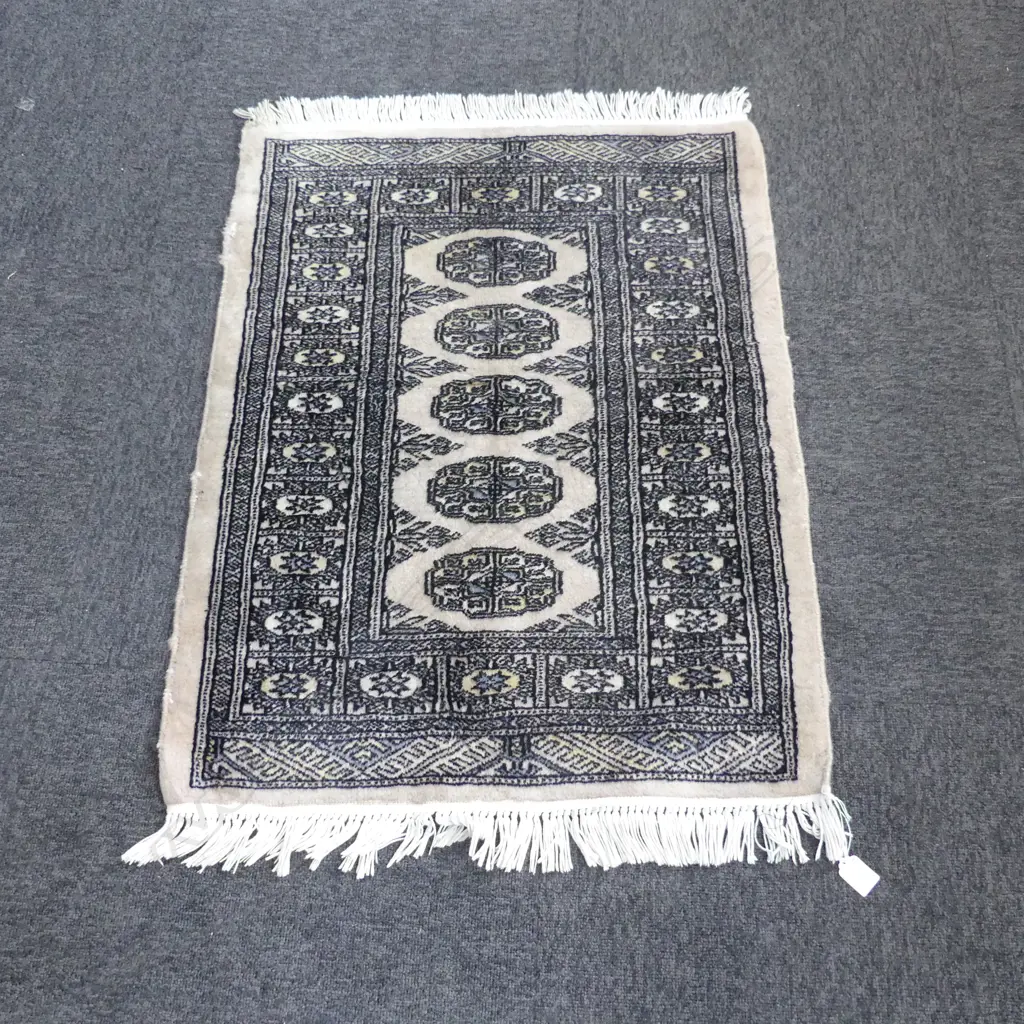 SMALL HAND KNOTTED WOOL PILE RUG 880x650mm Image 1++