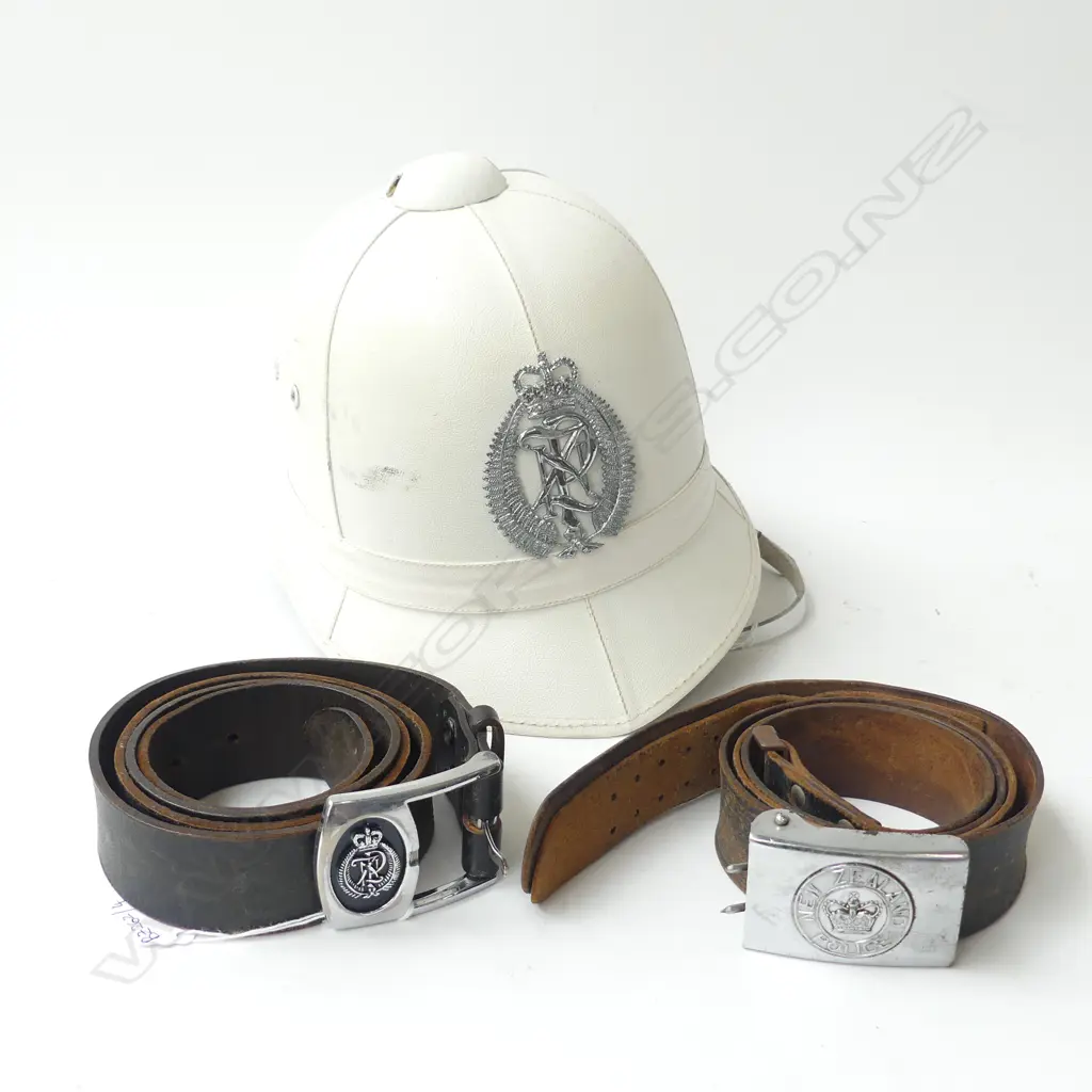 NZ POLICE SARGENTS WHITE HELMET ISSUED UNTIL 1995 + 2 NZP LEATHER BELTS Image 1++