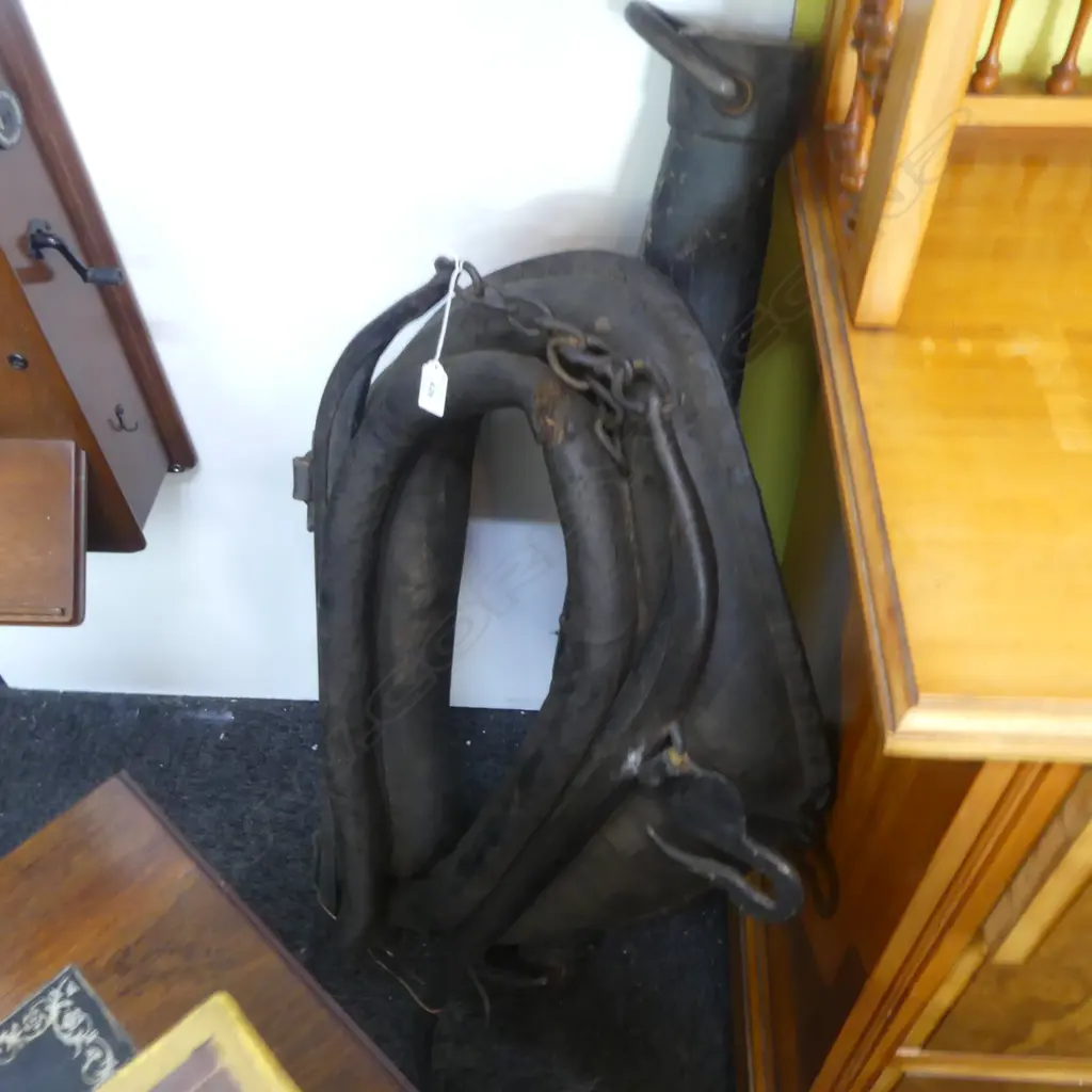 ANTIQUE HORSE COLLAR H.850mm HAMES & YOKE L.920mm Image 1++