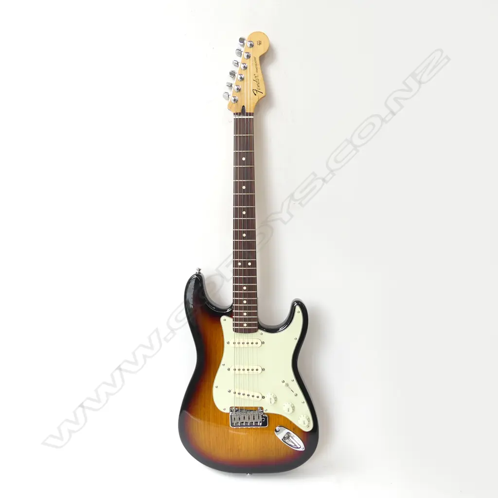 FENDER STRATOCASTER  ELECTRIC GUITAR  MADE IN MEXICO SUNBURST WITH HARD CASE Image 1++