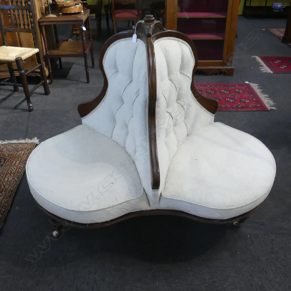 VICTORIAN STYLE LOVE SEAT 1200mm dia Image 1++