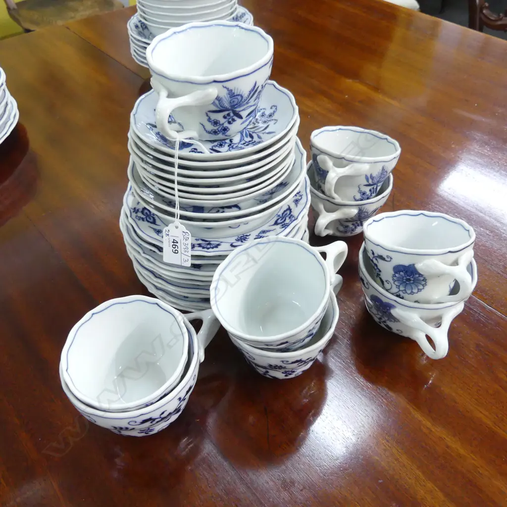 28 PCES BLUE DANUBE; 9 CUPS (1 AF), 9 SAUCERS, 10 SIDE PLATES Image 1++