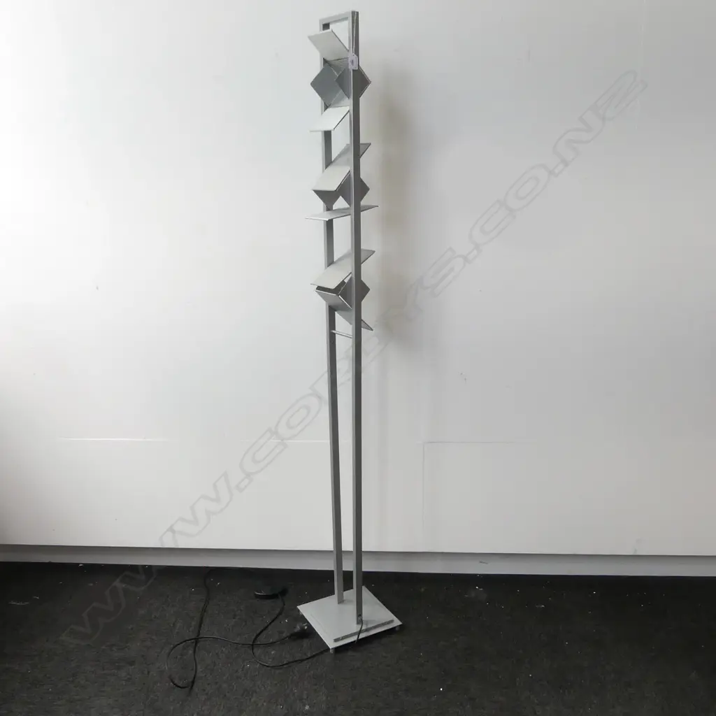 DESIGNER SILVER METAL FLOOR LAMP w. ADJUSTABLE FLAPS H.1715mm Image 1++