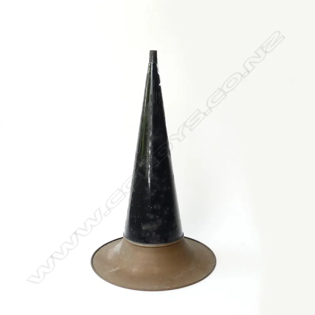 LARGE TRUMPET SHAPED GRAMOPHONE HORN BLACK METAL & BRASS 280X490mm Image 1++