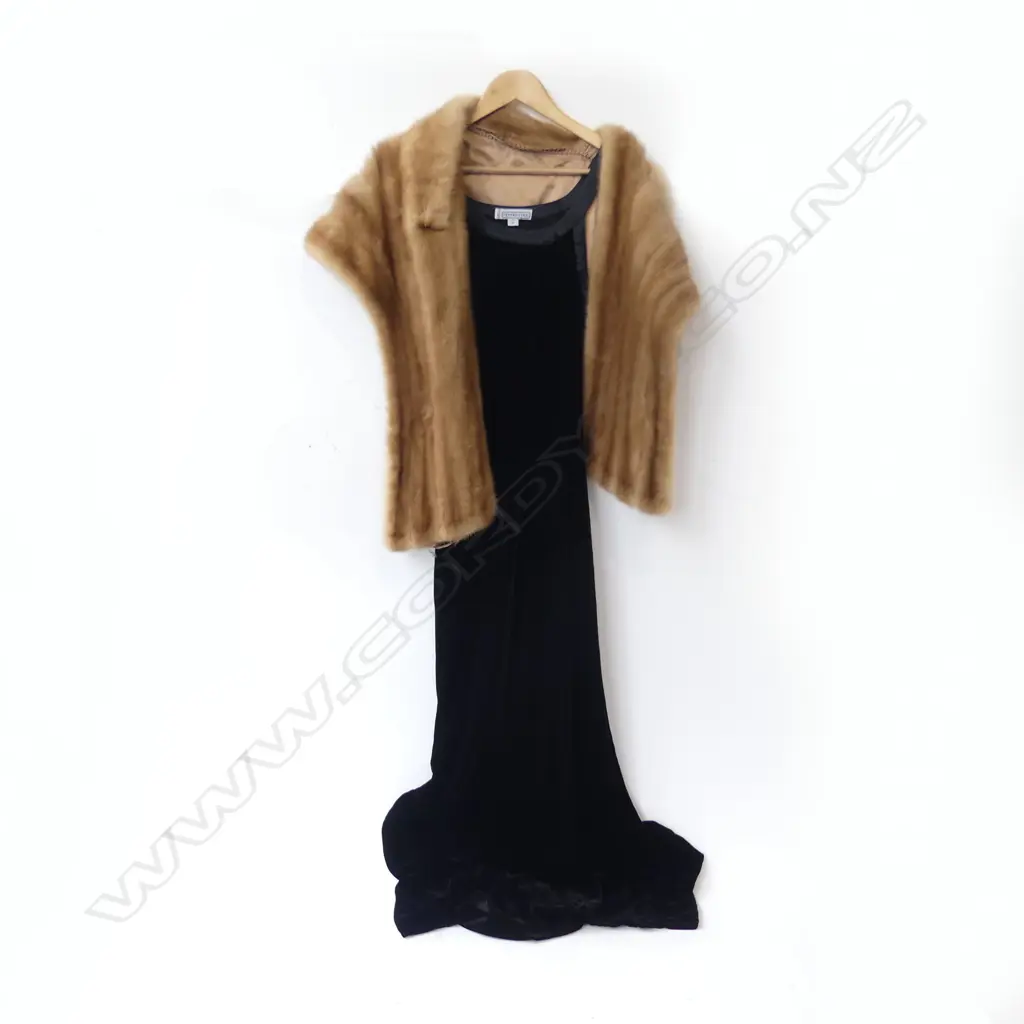 FUR STOLE + BLACK VELVET DRESS (PEPPERTREE SIZE 16) Image 1++