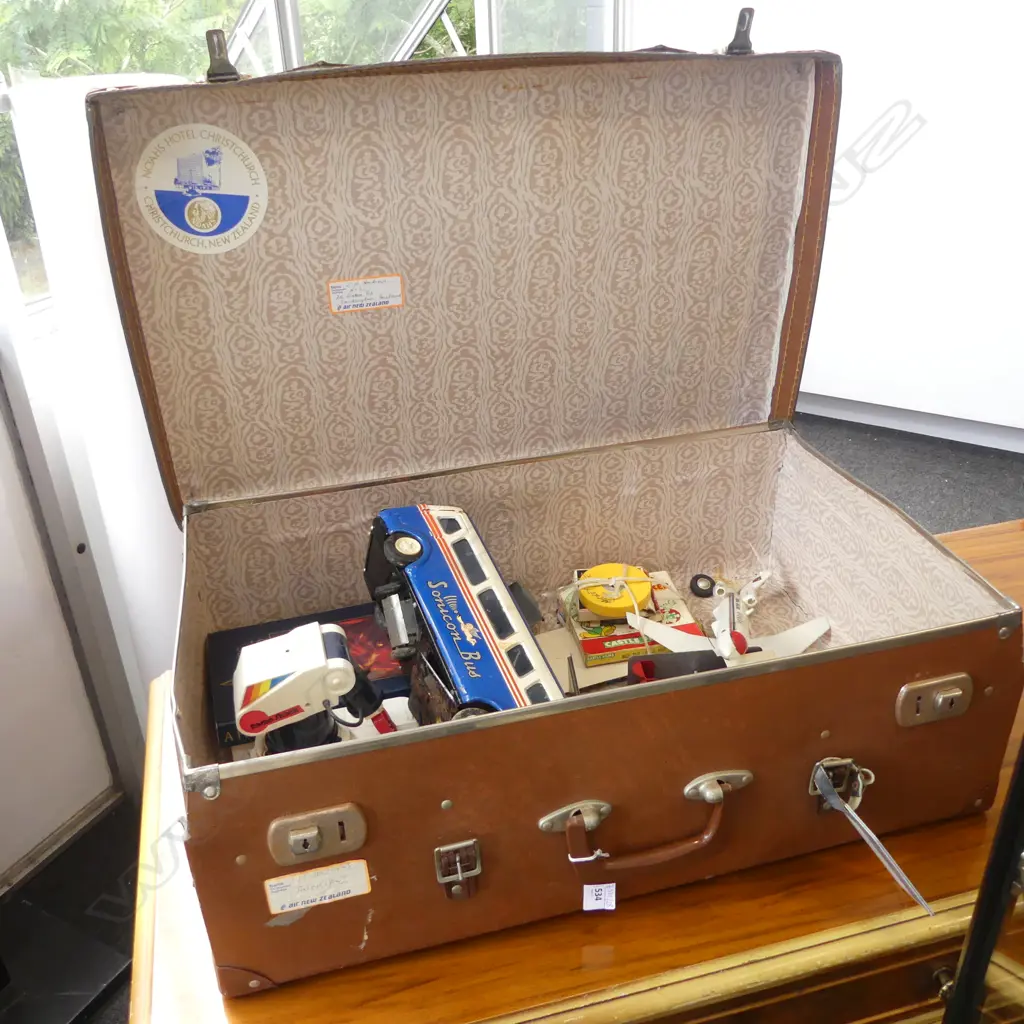 RETRO SUITCASE + ASST. TOY CONTENTS Image 1++
