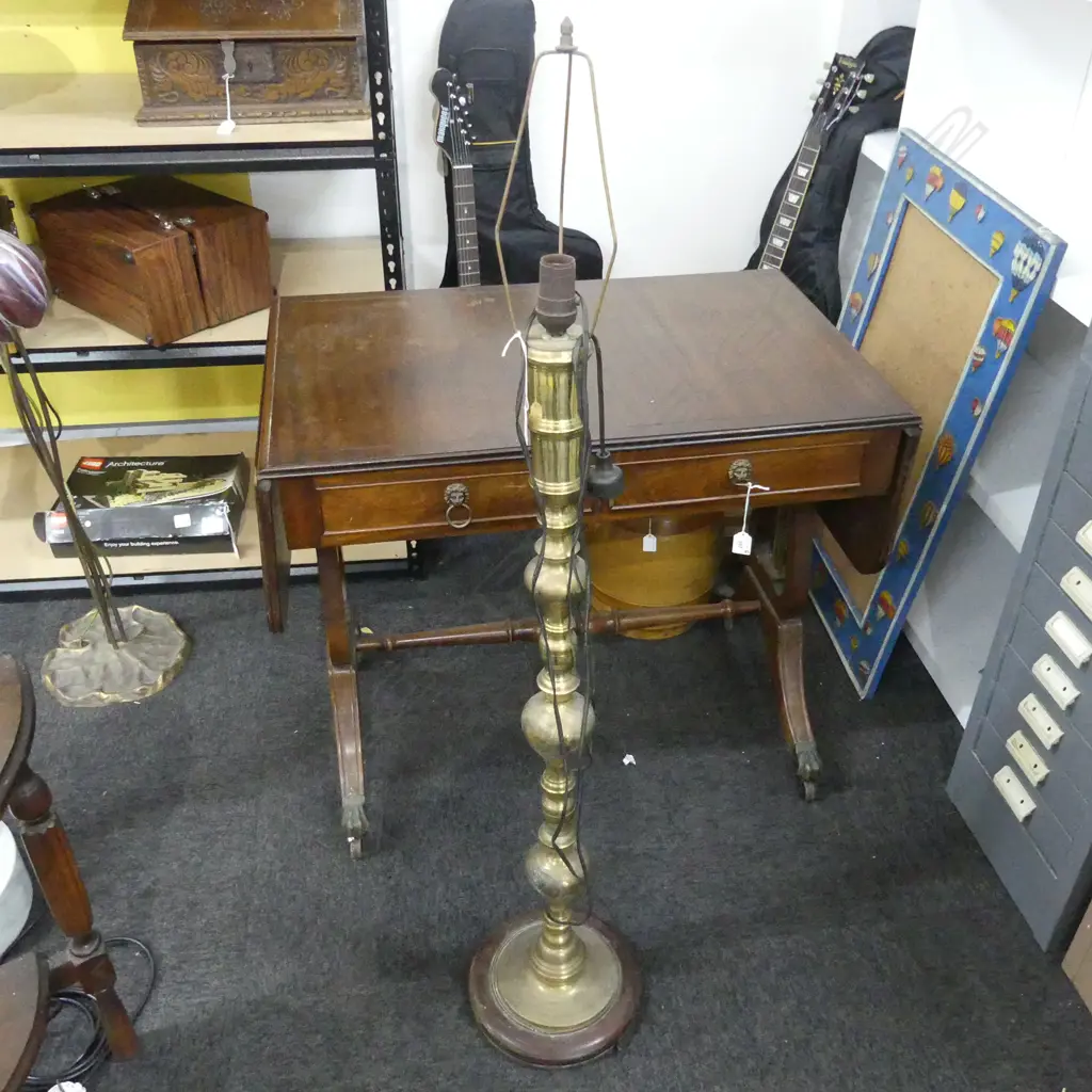 BRASS STANDING LAMP ON WOODEN BASE, H. 1300mm Image 1++