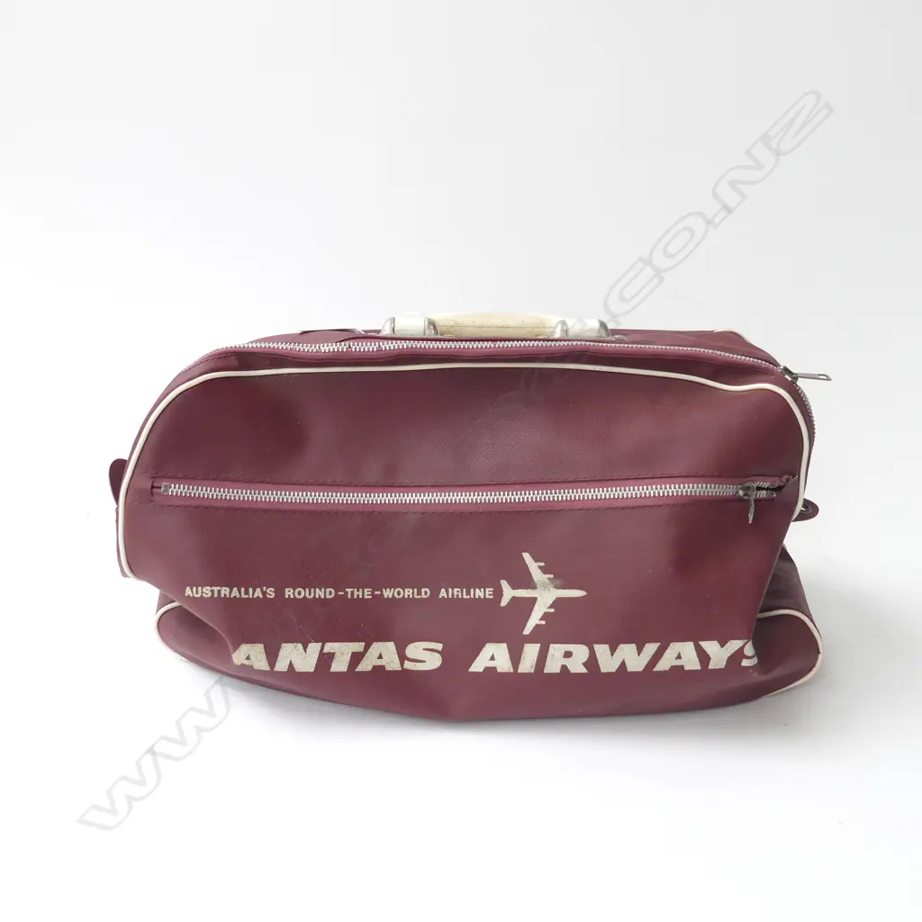OLD 1960S QANTAS FLIGHT BAG 420X230mm Image 1++