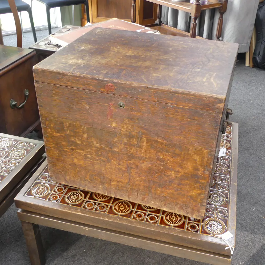 ANTIQUE OAK LIDDED BOX 555x450x470mm Image 1++