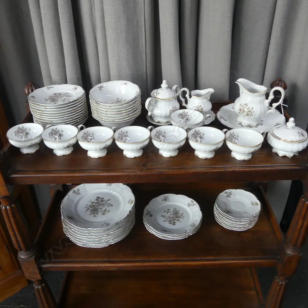 LG HUTSCHENREUTHER 'SYLVIA' DINNER & TEA SERVICE 70pcs approx. Image 1++
