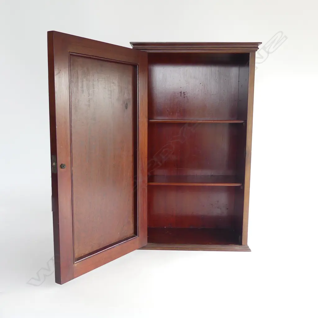 EARLY 20thC GEORGIAN STYLE MAHOGANY WALL CUPBOARD 555x335x150mm Image 1++